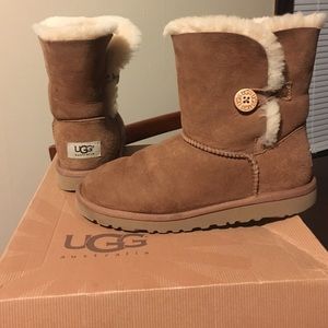 UGG Australia - Bailey Button