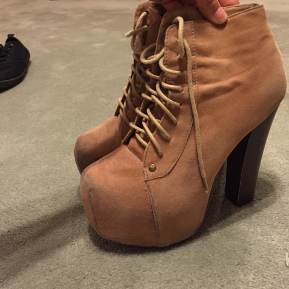 Tan Jeffrey C. Look a like Litas !
