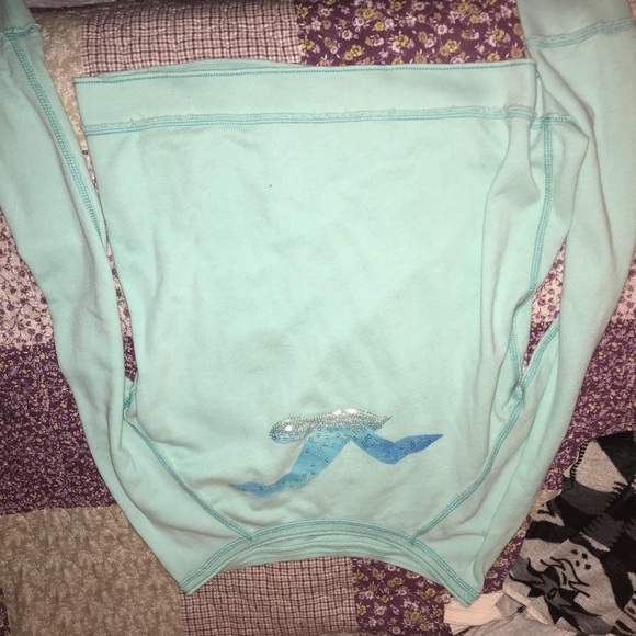 L Hollister crew neck