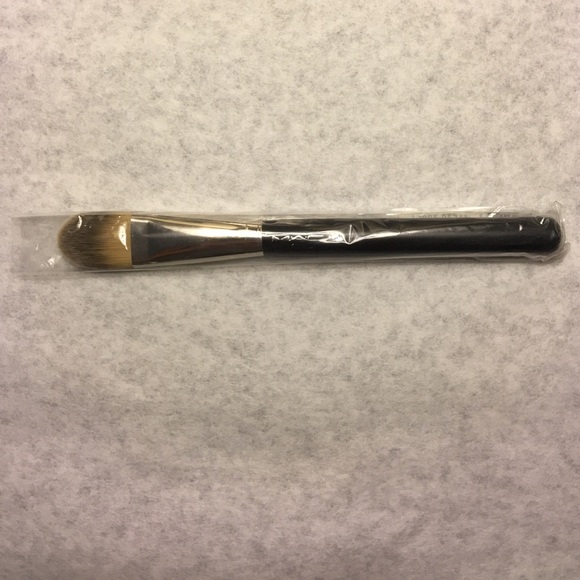 MAC 190 Foundation Brush
