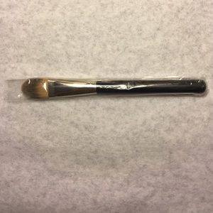 MAC 190 Foundation Brush