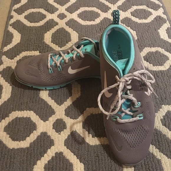 NWOT Nike Free's 8.5 grey & turquoise