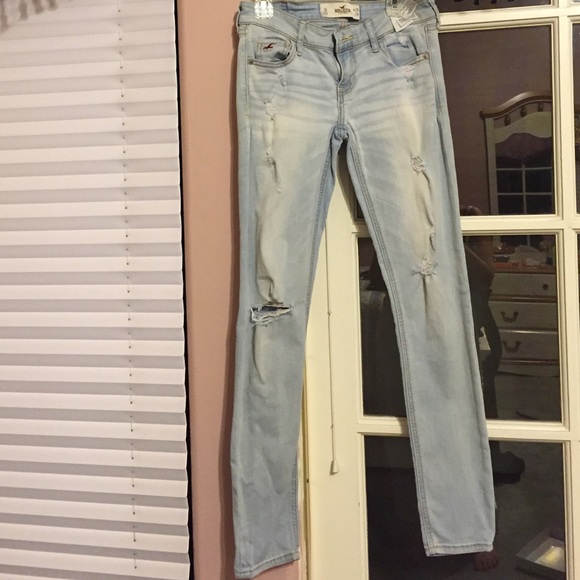 Hollister ripped Jeans ! Super comfy material
