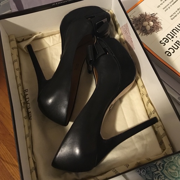 Badgley Mischka Peeptoe Platform Pumps - sz6