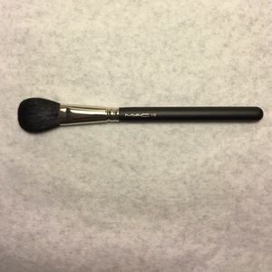 MAC 116 Blush Brush