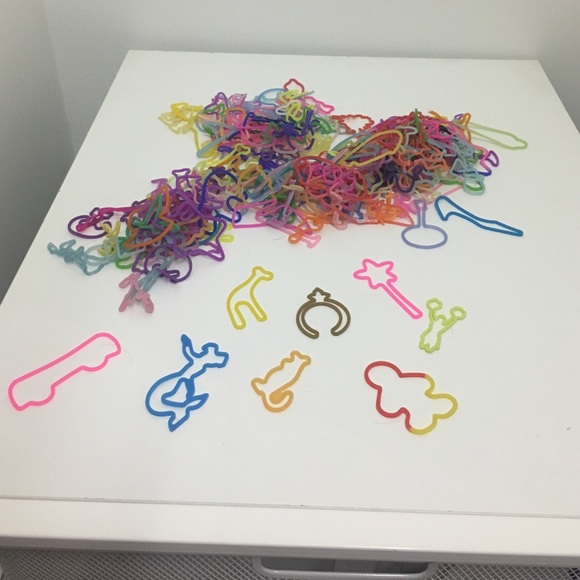 Over 100 silly bands!!