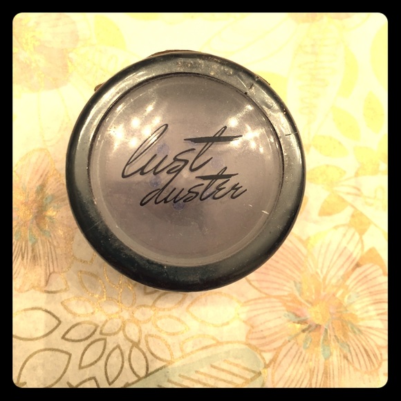 Benefit Luster Duster