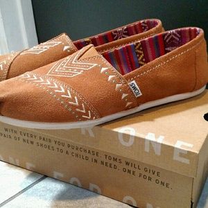 TOM'S Brown Suede Embroidered Festival Sz 9