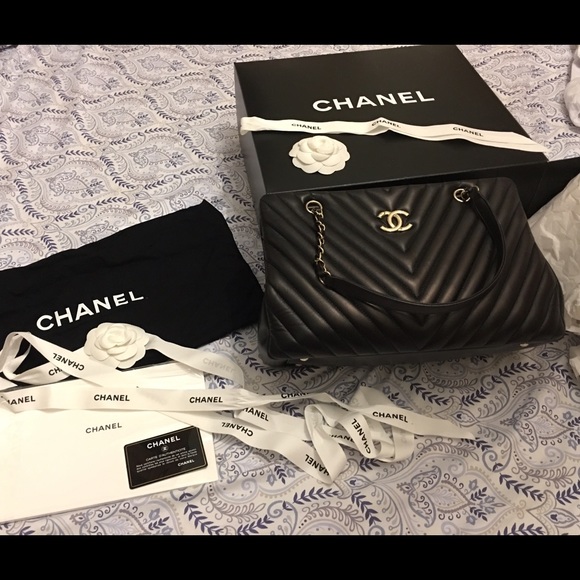 Chanel Handbag - Picture 2 of 4