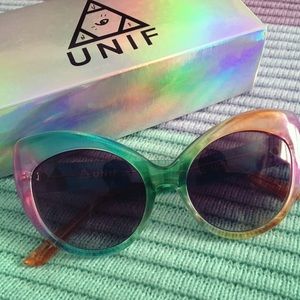 💚 UNIF The Moody's Sunglasses in Multicolor