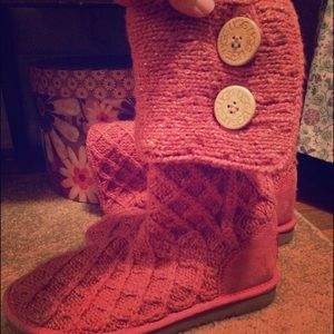 FLASH SALE! UGG Classic Cardy/salmon/size 7