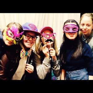 Meet your Posher, Meira