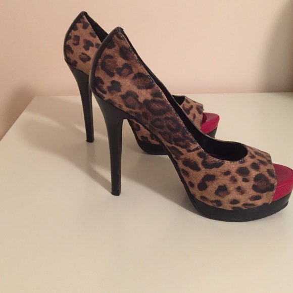 Leopard print peep toe