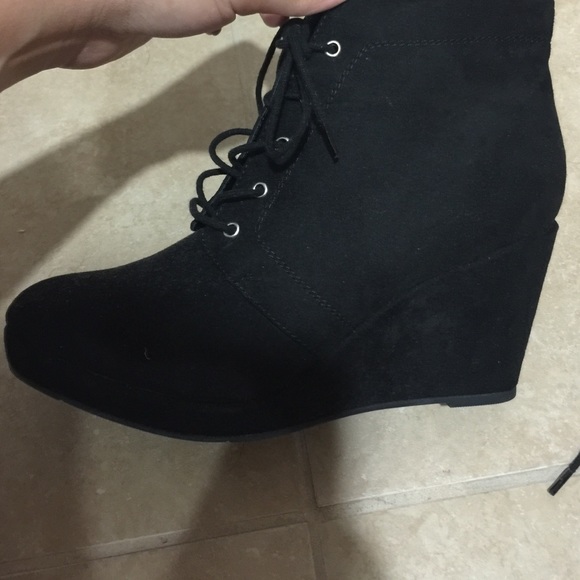 Forever 21 black lace up bootie