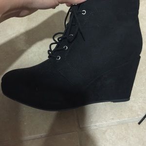 Forever 21 black lace up bootie