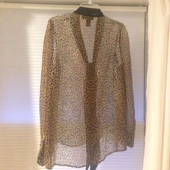 🐆 ISABEL LU Blouse 🐆 - Picture 2 of 3