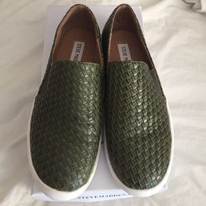 Steve Madden Olive green slip ons 7