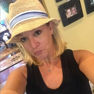 Meet your Posher, Carolyn