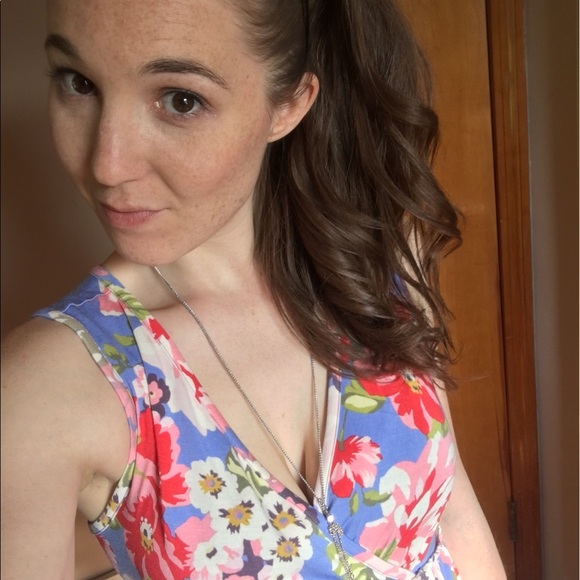 Meet your Posher, Jenn - Picture 1 of 1