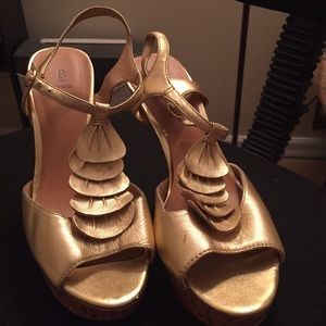 Gold platform heel (bakers)