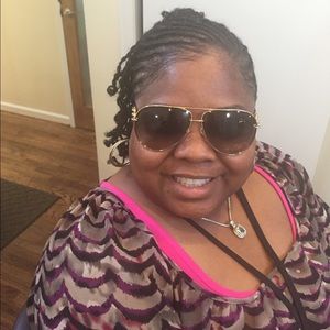 Meet your Posher, Juanita