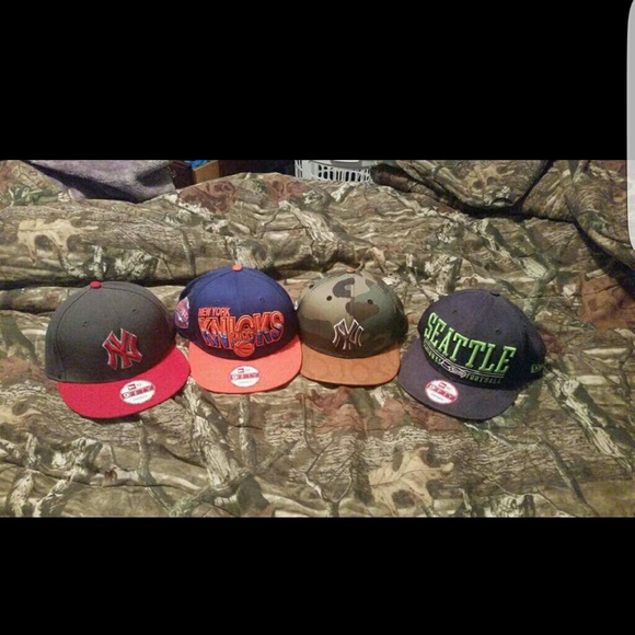 Like new Snapback and 1 strapback hat