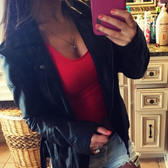 โผ๏ธSOLDโผ๏ธGuess Leather Jacket - Picture 2 of 4