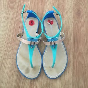BCBG sandal size 6 blue perfect for the summer!!❤️