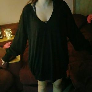 Longs levee black v neck shirt