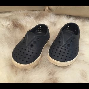 Native size 5 black slip on toddler shoes