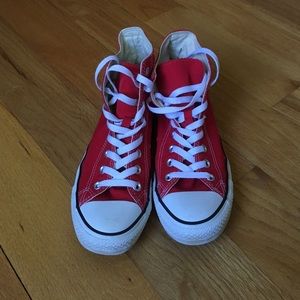 Hi-top red Chuck Taylor Converse All Stars