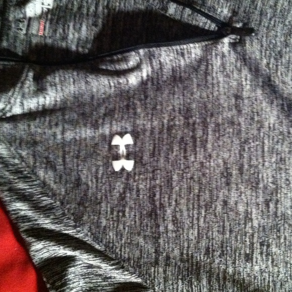 Under armour semi fitted long sleeves