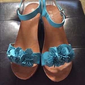 Very pretty turquoise sandals