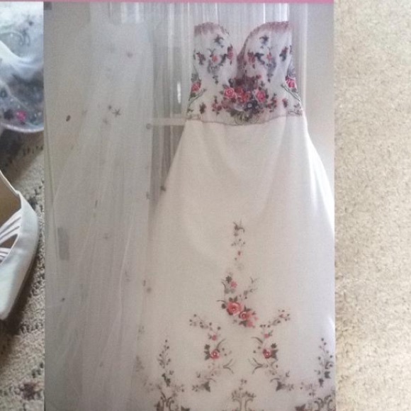 Lazaro Runway Finale 2001 Wedding Gown & Veil - Picture 2 of 4