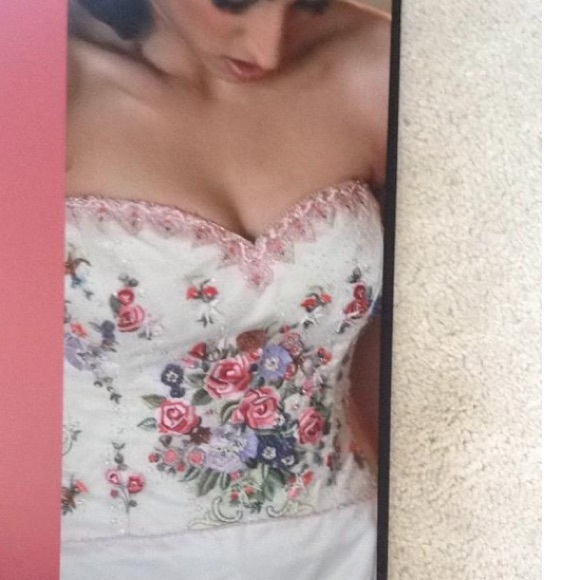 Lazaro Runway Finale 2001 Wedding Gown & Veil - Picture 3 of 4