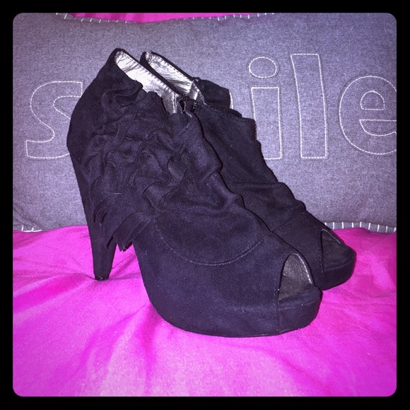 Peep toe booties sz 8