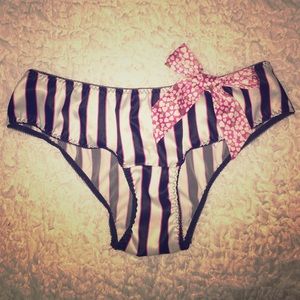 Victoria's Secret satin cheekies!🎀