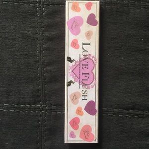Too faced love flushed palette