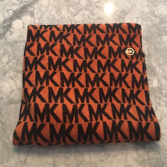 Michael kors MK infinity scarf