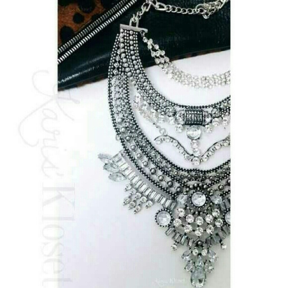 Jewelry | Chic Chick Statement Necklace - Picture 3 of 4