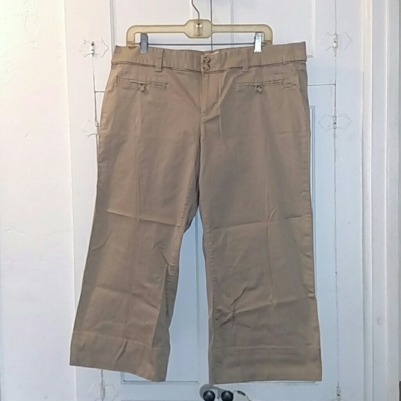 W's Kahki Capri Pants