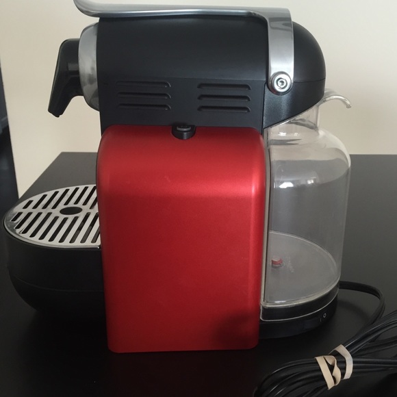 Nespresso machine - Picture 1 of 3