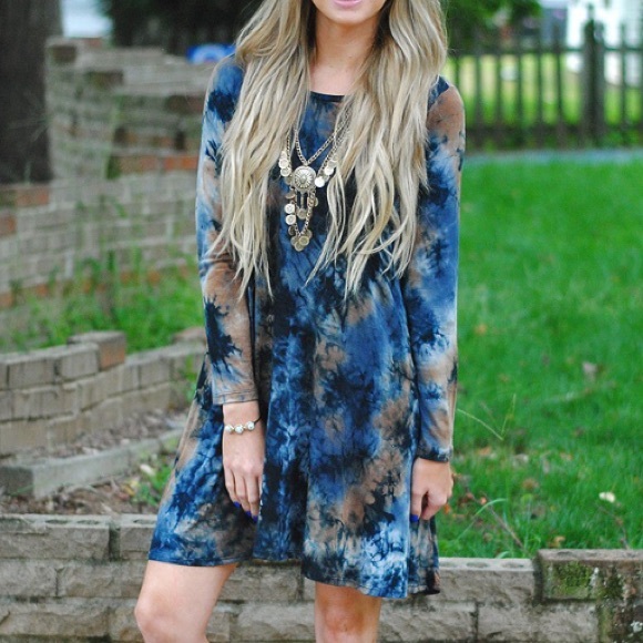 Dresses & Skirts - Tie dye long sleeve shift dress