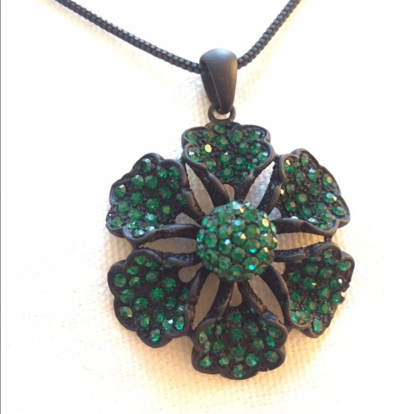 LaLa Italia Black and Green Flower Necklace - Picture 4 of 4