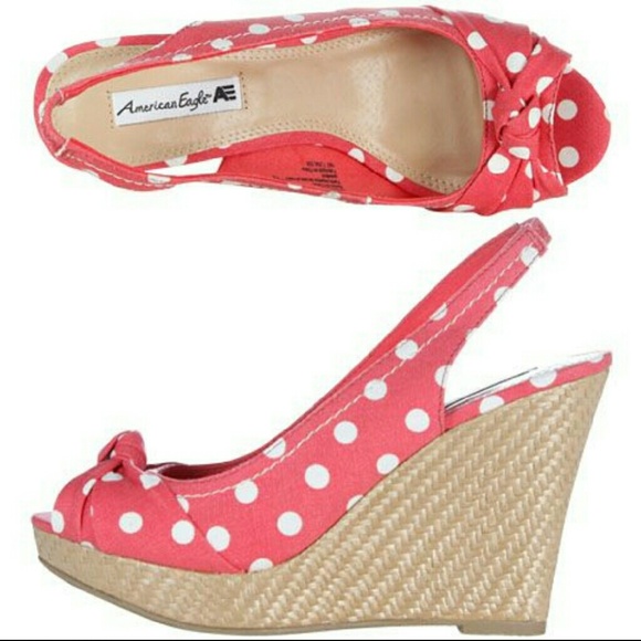 American Eagle coral wedges