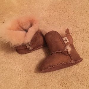 Bear paw fur boots size s brand new