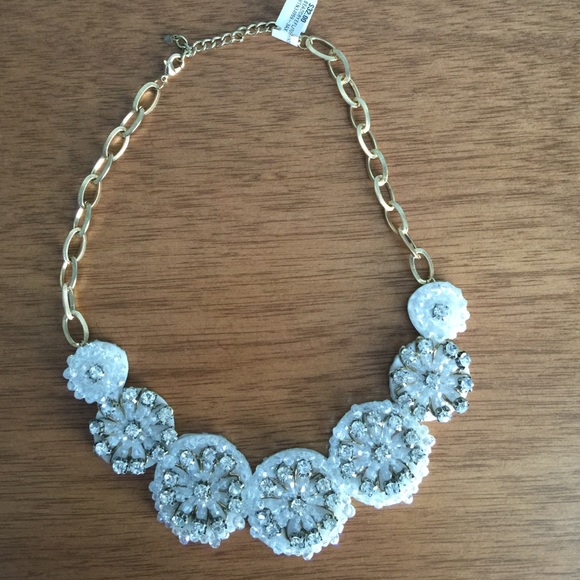 White statement necklace