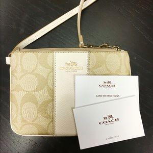NEW Coach Zip Wristlet - Tan/Ivory