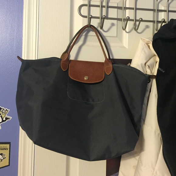 Medium Longchamp Le Pliage short handle