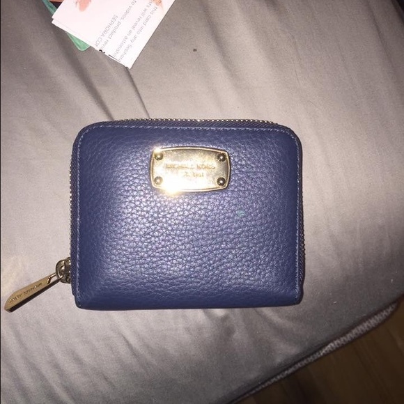 Michael Kors Crossbody & Wallet - Picture 4 of 4